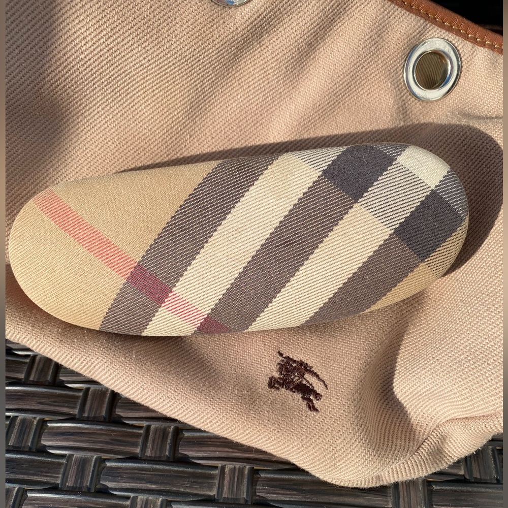 BURBERRY NOVA CHECK Sunnies😎🕶️Made in ITALY🇮🇹🔥EUC🔥Womens - Picture 10 of 13